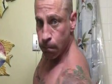 posando musculoso