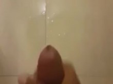 Siempre me hago una paja rápida antes de ir a la ducha.