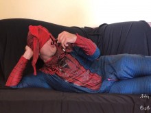 Spidey escupe y se atraganta con un consolador, provoca y niega JOI