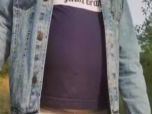 caminando desnudo con pantalones cortos transparentes