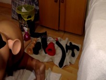 pariendo un dildo anal bien largo