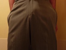 ¡No pude contener la orina y se filtró dentro de mis ajustados pantalones de trabajo!