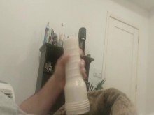 Corriéndome en mi Fleshlight después de que me plantaran.