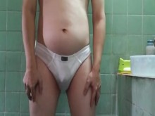 Hora del baño para mí. Después de regresar (agua y semen)