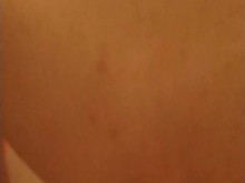 Provocar el ano suelto con un consolador grueso lo hace aún más suelto jajaja