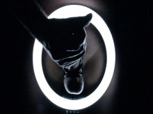 Anillo de luz acariciando