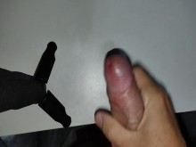 Dick masturbándose y jugando después de correrse