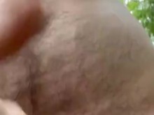 Desnudo en un parque público porque necesitaba correrme tanto