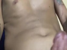 Chico jovencito masturbándose su gran polla ????????