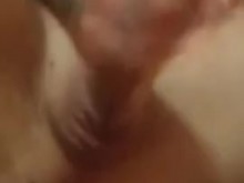 ¡Masturbándose mientras toma un consolador!