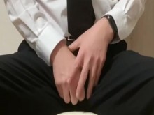 Después de restringir la eyaculación una y otra vez, las corridas apenas tocan el anal.