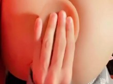 Bubblebutt femboy juega mientras los padres están en otra habitación