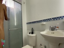 EXPLOSIÓN DE LECHE CALIENTE, COLOMBIANA EN LA DUCHA
