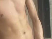 Mírame masturbarme en la ducha