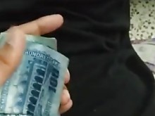 Hombre rico de Bangladesh se folla a su empleada por algo de dinero extra y se corre en su culo de burbuja