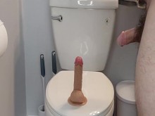 Deseando estar montando una polla real, pero ésta todavía se sentía increíble.