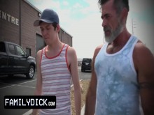 Diversión, bromas y sexo de FamilyDick feat. Dakota Lovell & Lawson James